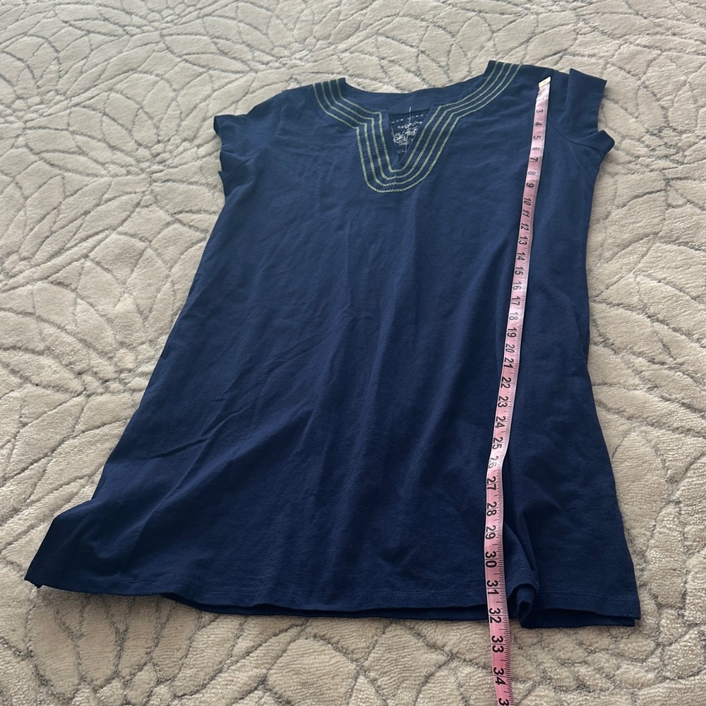 Chic Navy Blue Midi Dress with Embroidered Detail - Picture 4 of 10